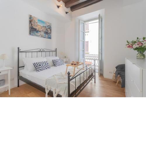 Independence Apartment with Balcony by Rent All Como