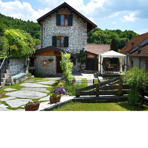 Independent Cottage in Ponte Nelle Alpi with Private Garden