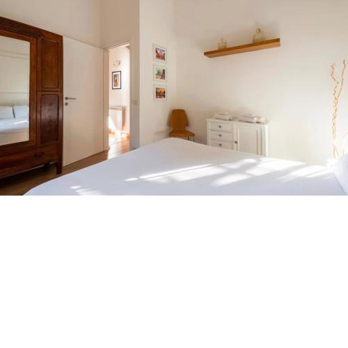 Independent House with Private Patio in Rome