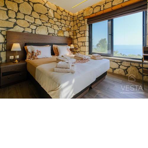 Infinity Blue, Luxury Villa with private pool, sea views