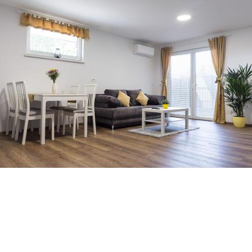ININ APARTMENTS
