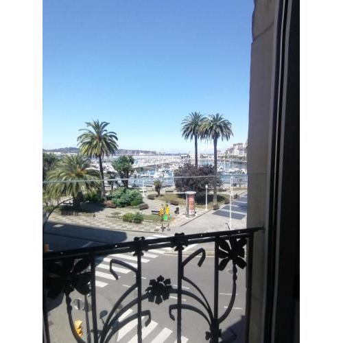 Inmejorable en el Puerto Deportivo a 1 minuto de la playa. Pleno centro