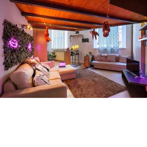Insthouse - Let’s Chill It!