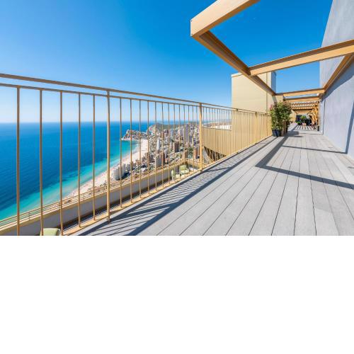 Intempo Sky Apartments con terraza privada y vistas al mar