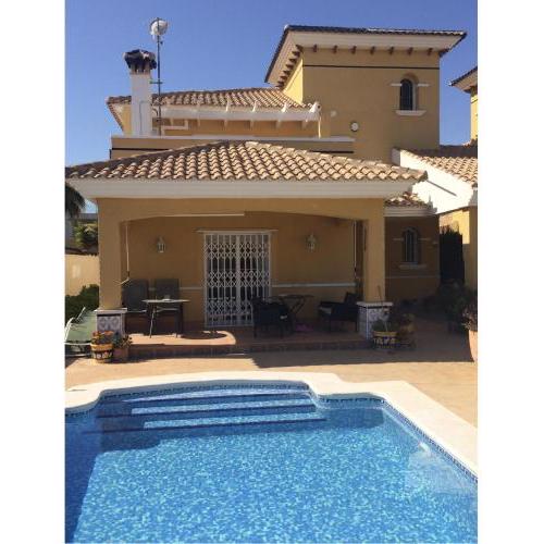 Inviting 4-Bed Villa in Orihuela