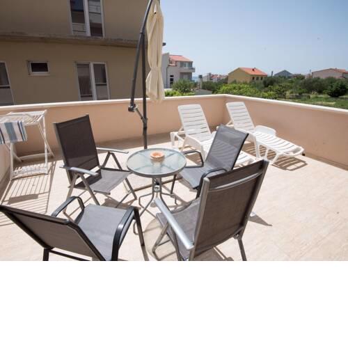 Inviting Apartment in Podstrana with Terrace