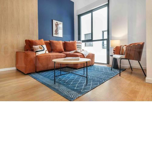 Inviting apartment with community pool - Center