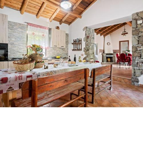 Inviting Cottage in Maniace with Private Garden