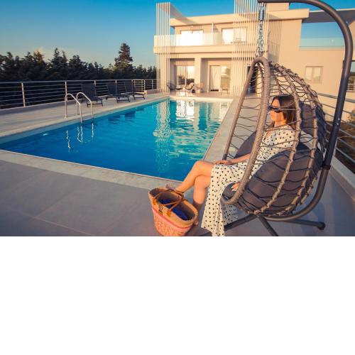 IO Luxury Pool & Hot Tub Suites