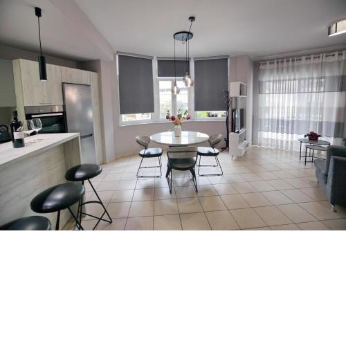 Ioanna's Luxury Two Bedroom Apartment
