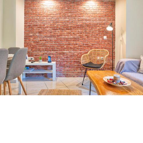 IQ Residences - Athens Way Apartments