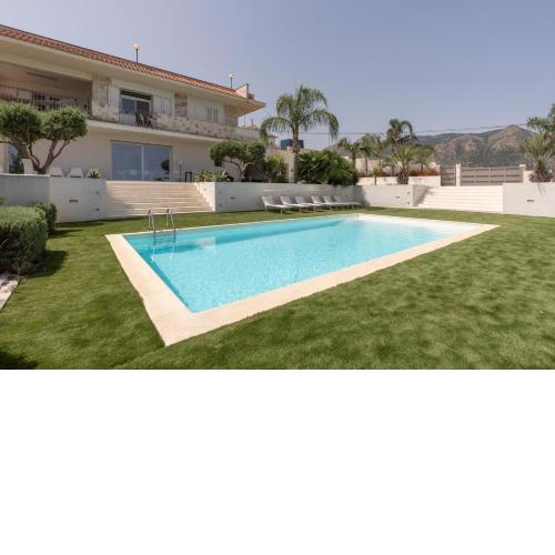 Iris Home With Private Pool