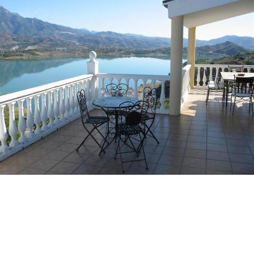 Iris stunning views heated pool