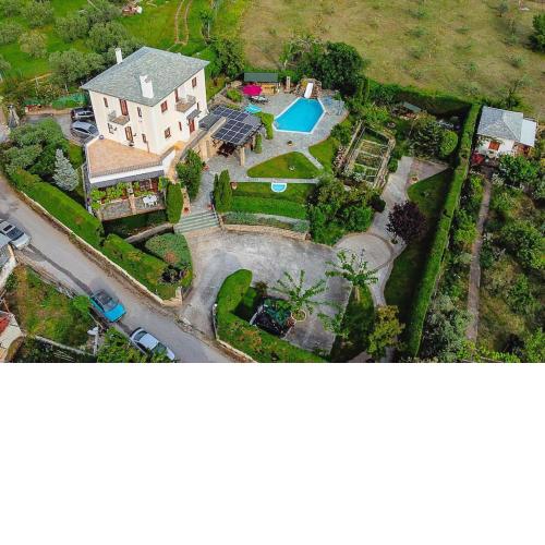 Iris Villa with Swimming Pool