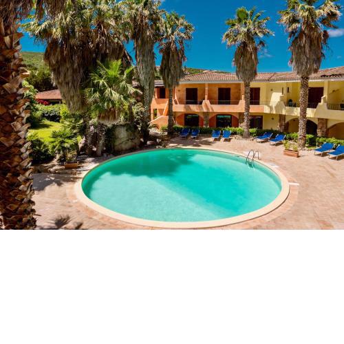 ISA-apartments with air conditioning and outdoor private space in residence with swimming-pool in Palau, only 150 meters from the sea