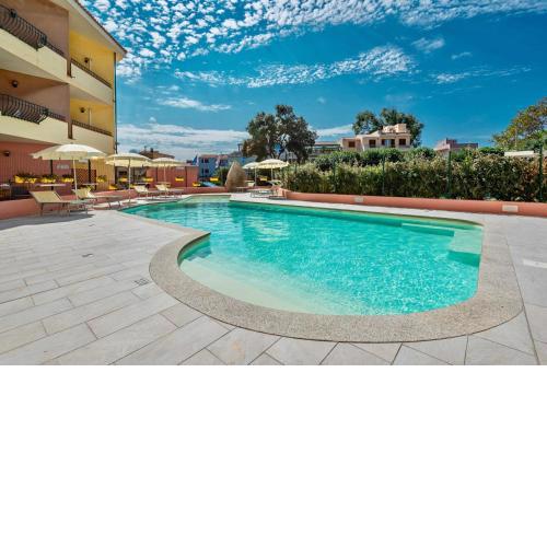 ISA-Residence with swimming-pool in Santa Teresa di Gallura, apartments with air conditioning and private outdoor space