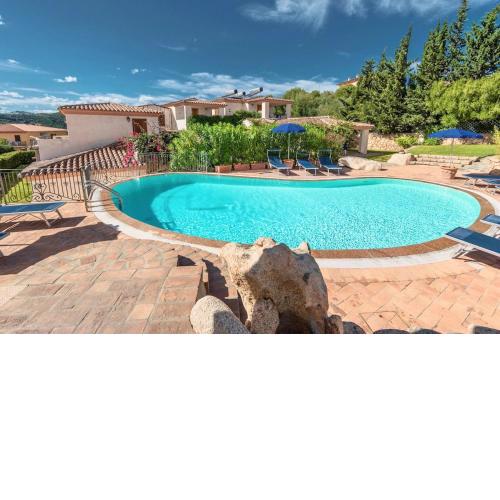 ISA-Residence with swimming-pool in Tanaunella, apartments with air conditioning and private outdoor space