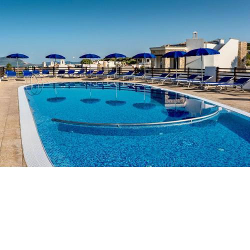 ISA-villas with private outdoor space in a resort with swimming pool just a few minutes from Alghero