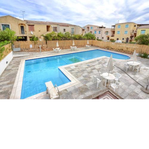 Isola Blu, Jacuzzi & Pool by DomusAway