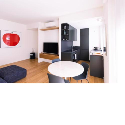[ISOLA-GARIBALDI] - Moderno bilocale con balcone