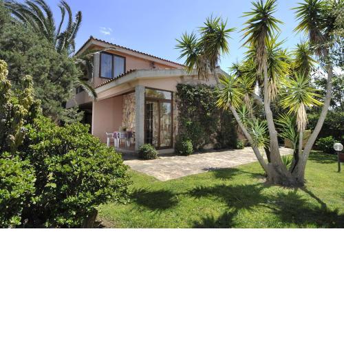 ISS Travel, Villa Fiorita - 800 m from La Cinta beach