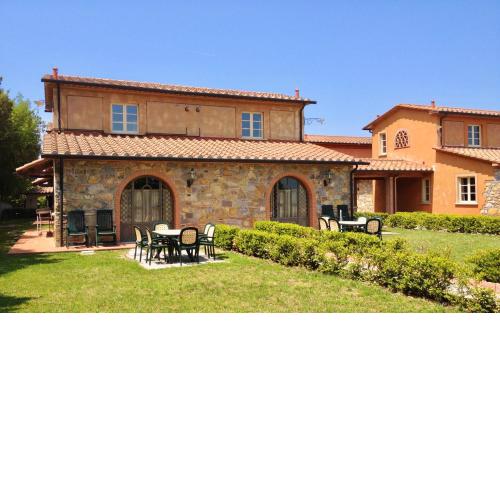 IssTravel, apartments in residence with swimming pool in Monteverdi Marittimo