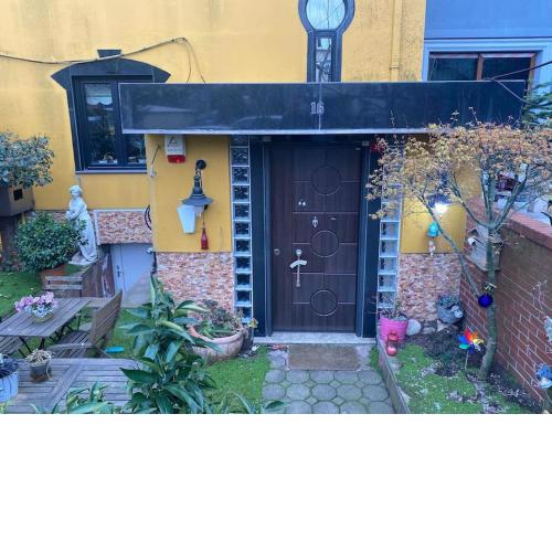 İstanbul Boğaz’ında, bahçeli, 5 katlı Villa-500m2