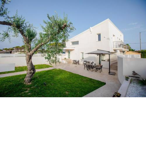 IzzHome BellaVita Apartment