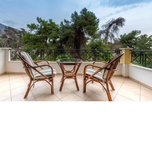 J Studios - Kineta Seaside Retreats