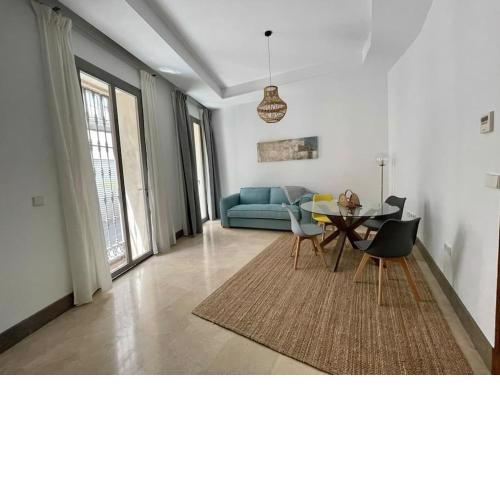 J21 Apartment by Cathedral Alcazar