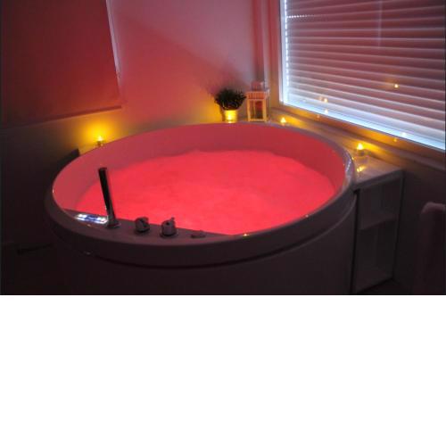 Jacuzzi Amanecer de Plata Decoración Romántica