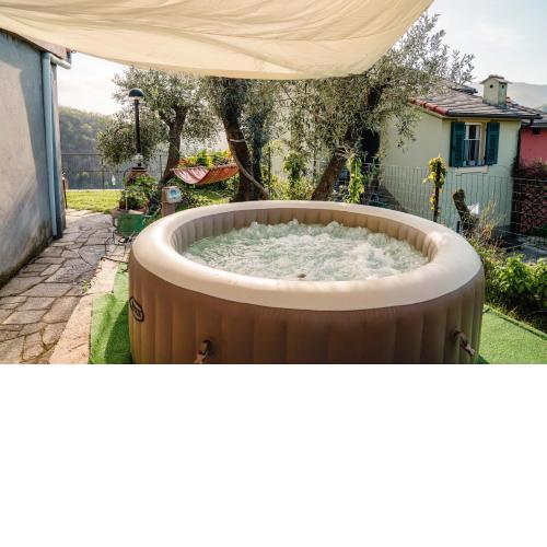 jacuzzi privata-giardino-parcheggio-sdraio-amaca-intera casa a disposizione