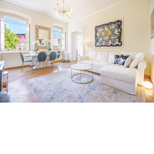 James Joyce Luxury Apartment
