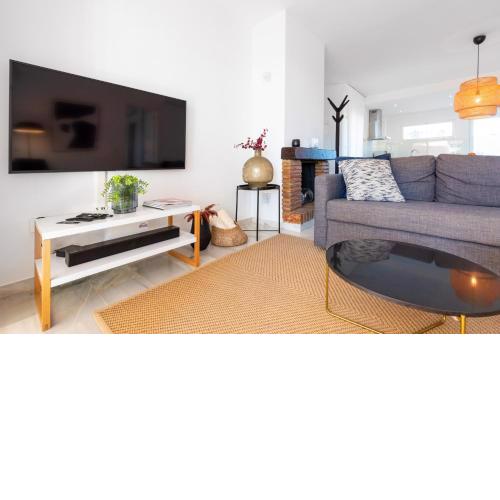 Jardines de Calahonda VI 2 bedroom apartment with pool view