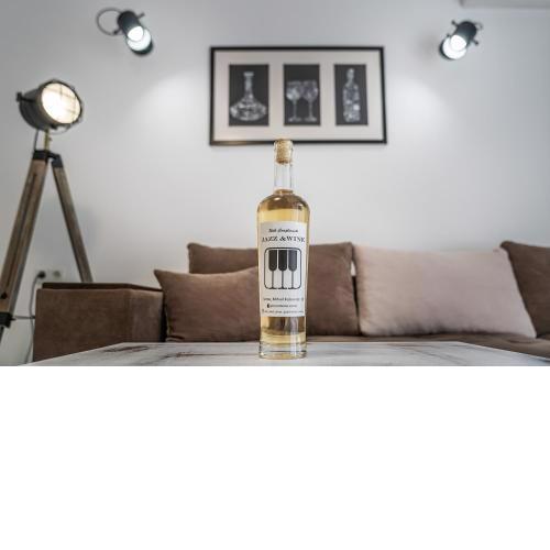 Jazz & Wine - New Luxury apARTment By The Sea & Free Parking & HBO & Netflix