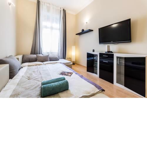 J&M Rumbach Apartment