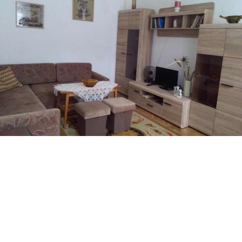 Júlia Apartman.