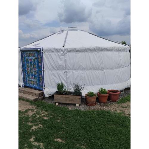 Jurta na zvířecí farmě