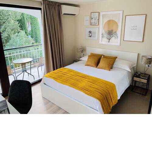 JUST RENOVATED stylish 2 bedrooms apartment only a few steps from the beach!
