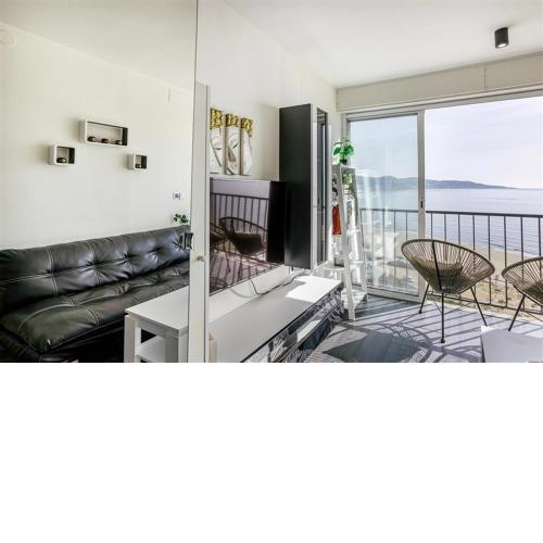 K Beach D-Luxe