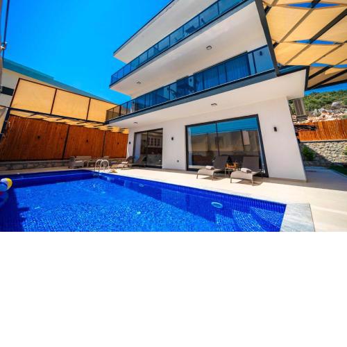 Kalkan'da Deniz Manzaralı Villa