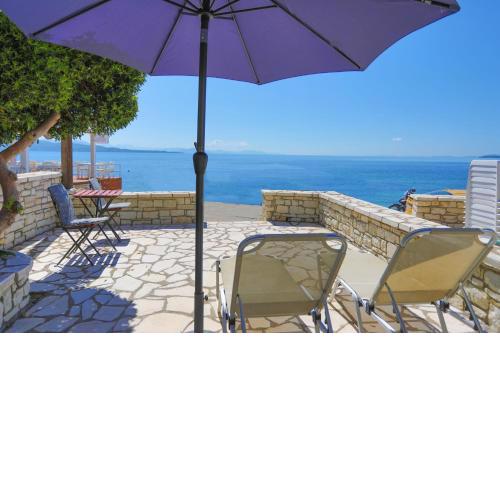 Kaminaki Beachfront Apartments