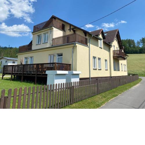 Karlovický dvůr 251