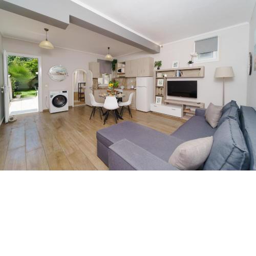 Karydakis Properties