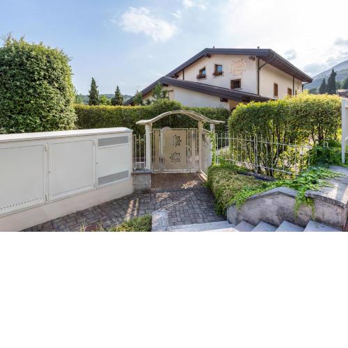 Kastel's house