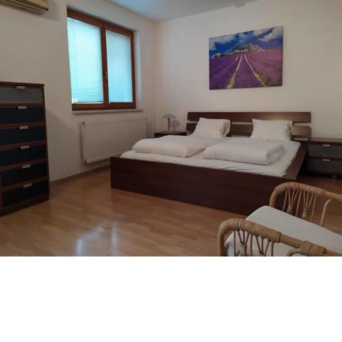 Kate & Jenny - two-level apartment in the Old Town