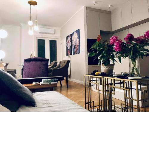 Katie's Home Parliament (85sq, 2 balcony, air-con,2 bedroom+2 bathrooms)