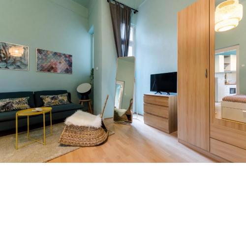 Kaz 28 Studio In The Heart Of Party District.