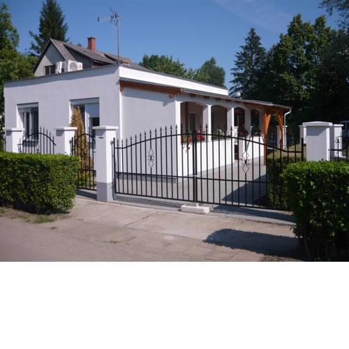 Keresztmama Háza