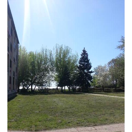 Kiadó lakás társasházban a Balatonparton